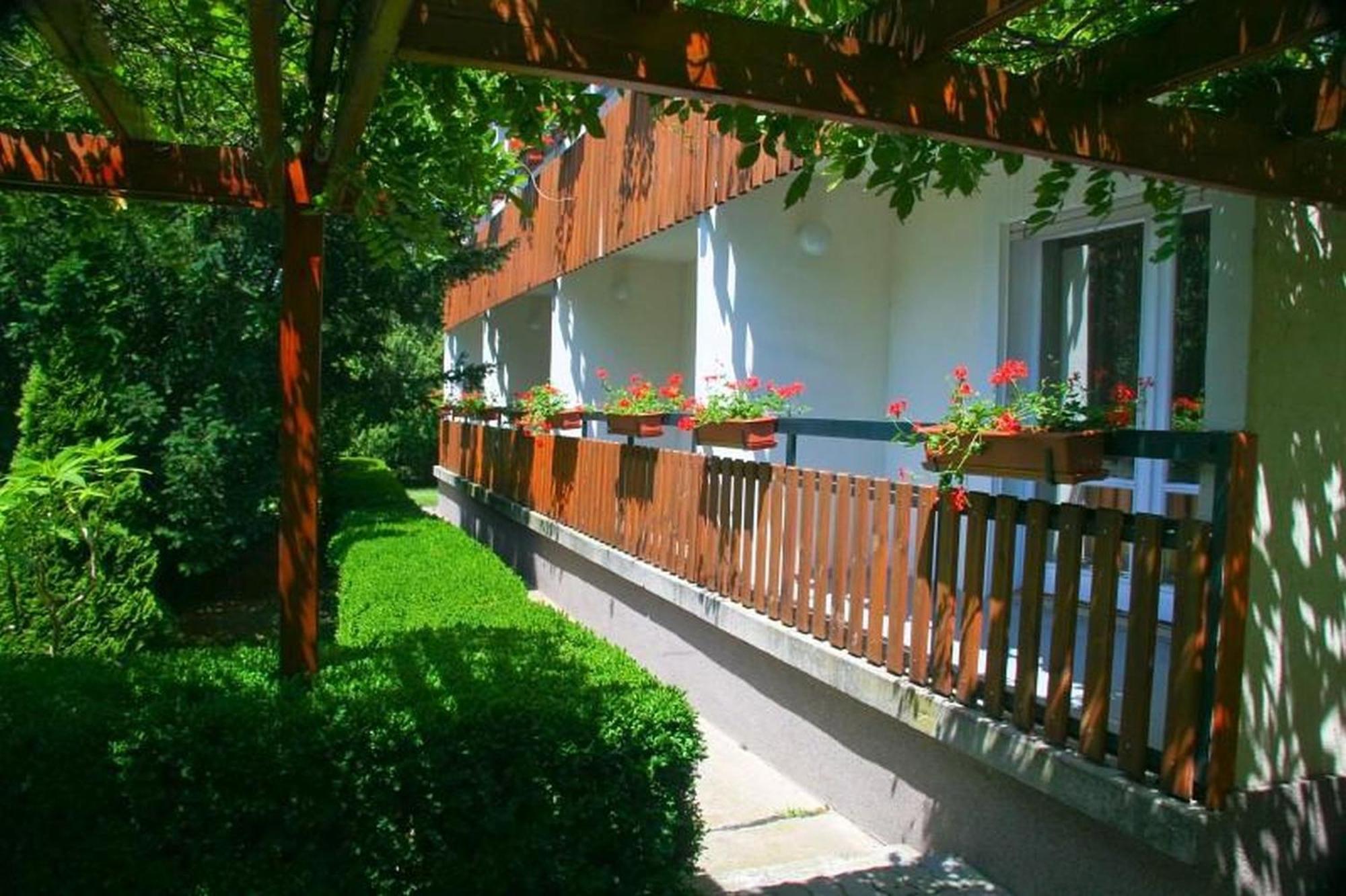 Готель Pergola Panzio Балатонфельвар Екстер'єр фото